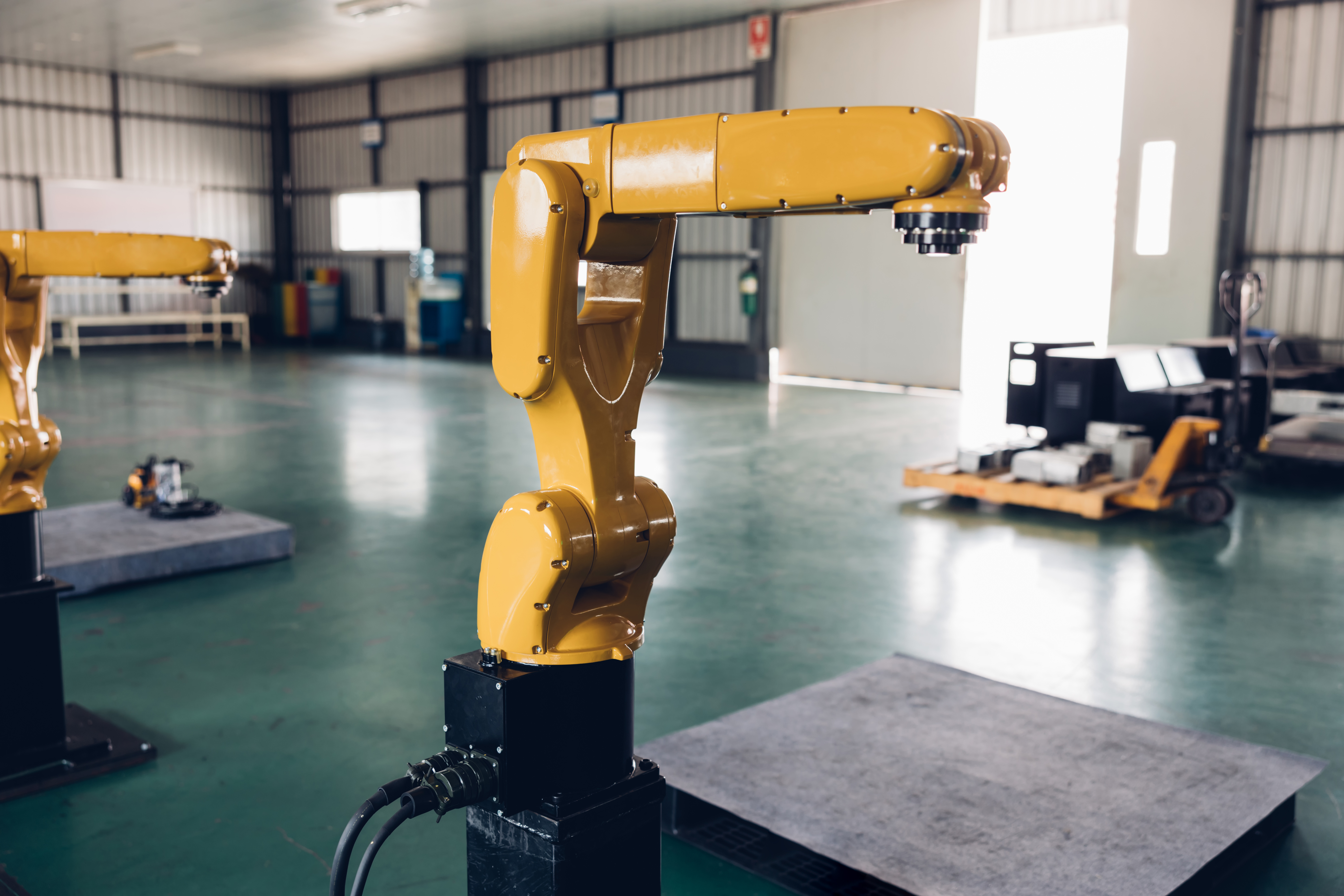 Industrial robot arm in a workshop